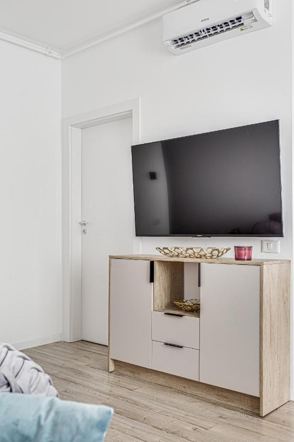 Elegant Apartment Near Afi & Atrium Mall Arad Eksteriør bilde