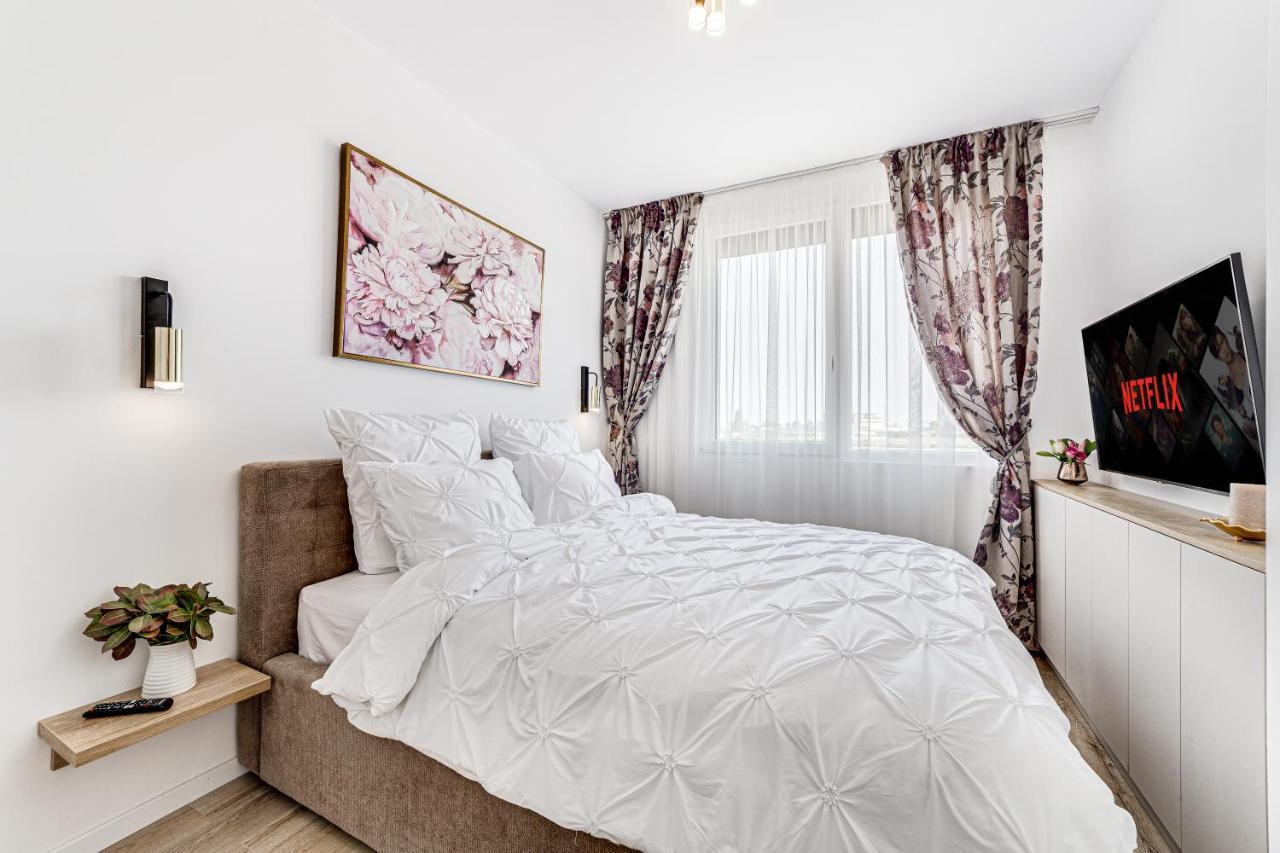 Elegant Apartment Near Afi & Atrium Mall Arad Eksteriør bilde